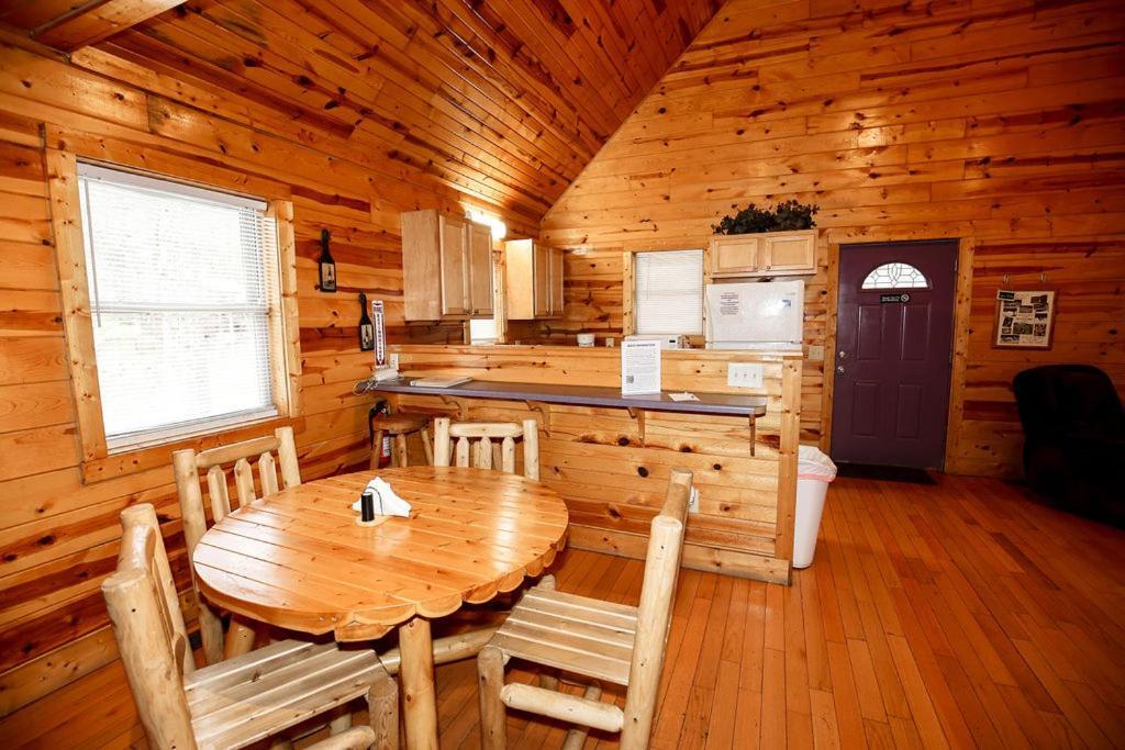 The Cabins At Pine Haven - Beckley Beaver Kültér fotó