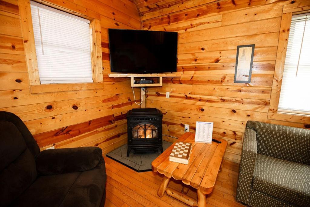 The Cabins At Pine Haven - Beckley Beaver Kültér fotó