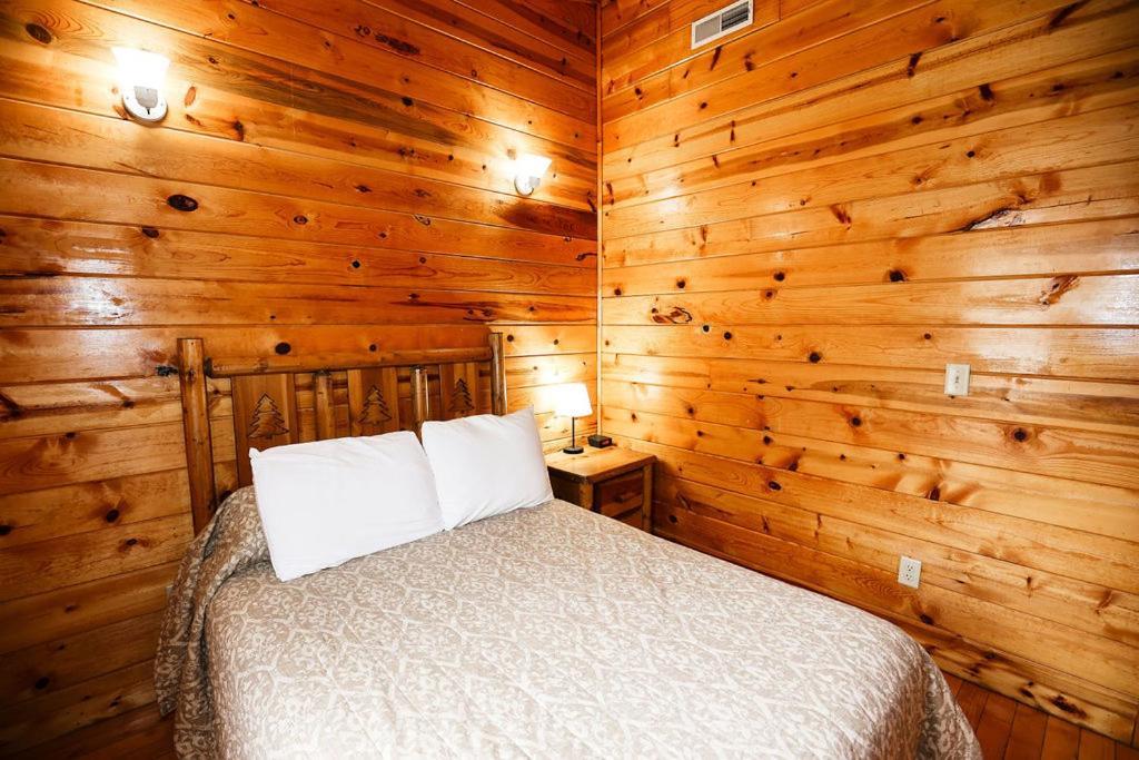 The Cabins At Pine Haven - Beckley Beaver Kültér fotó